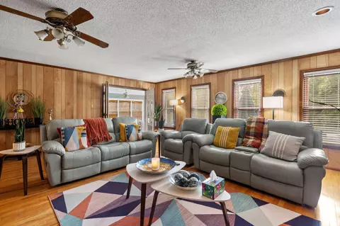Living - 3032 Thomas Ln, Augusta, GA 30906 photo 3 of 3