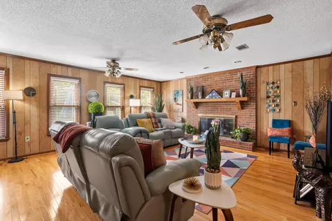 Living - 3032 Thomas Ln, Augusta, GA 30906 photo 1 of 3