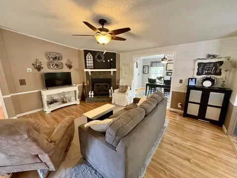301 Green Hills Dr, Gilbert, SC 29054 photo 9
