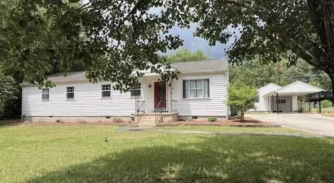 1303 Hagood Ave, Barnwell, SC 29812