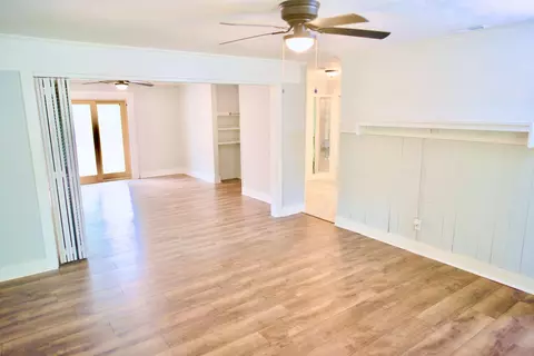 85 John St, Williston, SC 29853