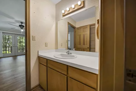 Bath - 1239 Shull Island Rd, Gilbert, SC 29054 photo 3 of 6