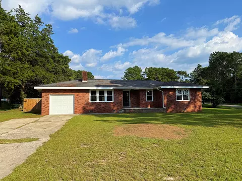 102 South St, Gloverville, SC 29828
