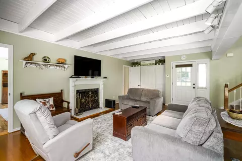 Living - 33 Old Paddock Ln, Aiken, SC 29803 photo 3 of 4