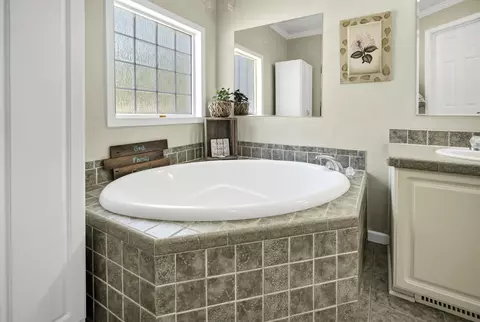 Bath - 580 Nathan Miller Rd, Gilbert, SC 29054 photo 3 of 6