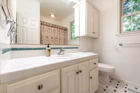 Bath - 249 Calloway Dr, Evans, GA 30809 photo 3 of 4