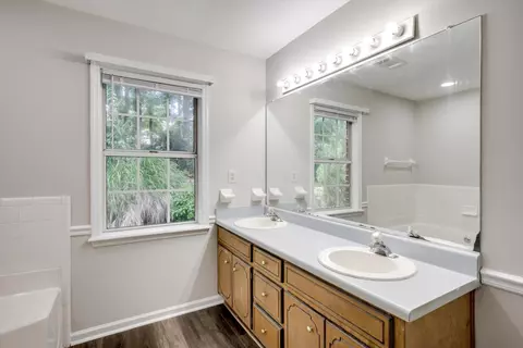 Bath - 619 Kimberley Pl, Evans, GA 30809 photo 2 of 3