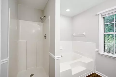 Bath - 619 Kimberley Pl, Evans, GA 30809 photo 1 of 3