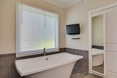 Bath - 525 Brigham Trl, Augusta, GA 30909 photo 4 of 6