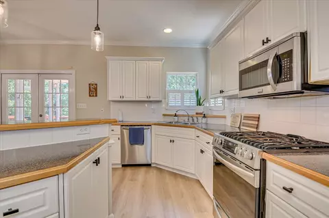 Kitchen - 1210 Windsor St, Evans, GA 30809 photo 6 of 8