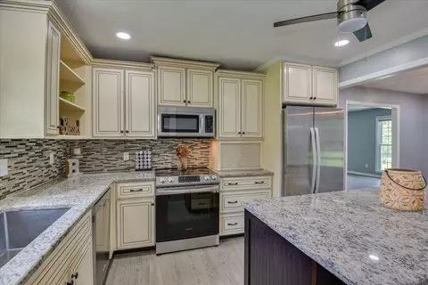 Kitchen - 5182 Fairington Dr, Evans, GA 30809 photo 2 of 2