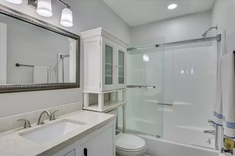 Bath - 5182 Fairington Dr, Evans, GA 30809 photo 1 of 2