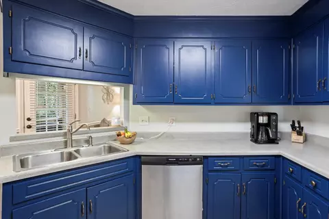 Kitchen - 71 Suffolk Dr, Aiken, SC 29803 photo 4 of 4
