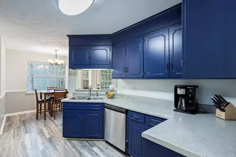 Kitchen - 71 Suffolk Dr, Aiken, SC 29803 photo 3 of 4