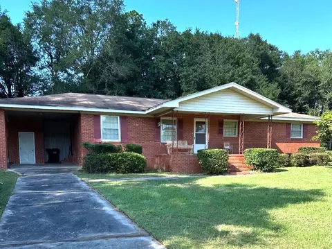 46 Cedar St, Blackville, SC 29817
