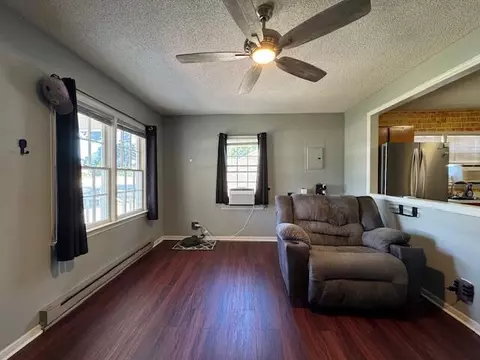 Living - 913 Springfield Rd, Springfield, SC 29146 photo 1 of 2