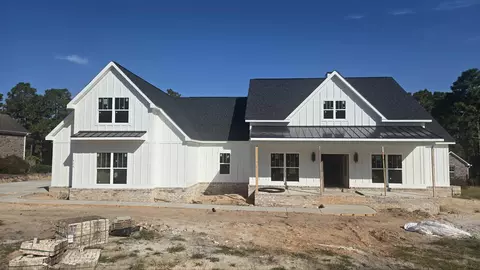 808 Callaway Dr, Graniteville, SC 29829