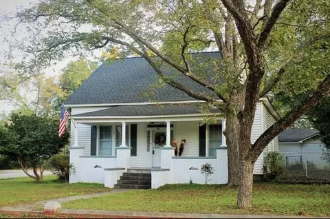 182 Mill St SW, Wagener, SC 29164