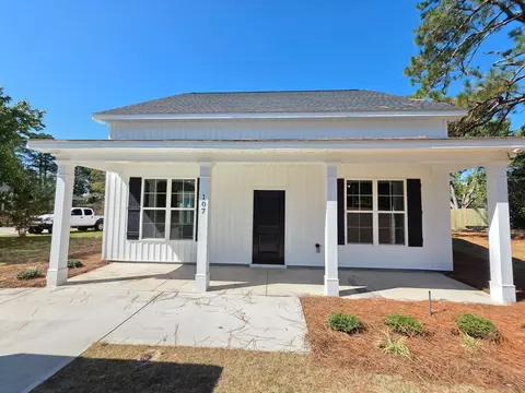 107 Back St, Gloverville, SC 29828