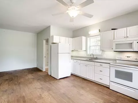 Kitchen - 303 N Windsor Rd, Windsor, SC 29856 photo 4 of 6