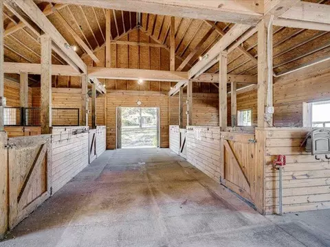 Entry Way - 303 N Windsor Rd, Windsor, SC 29856 photo 4 of 4