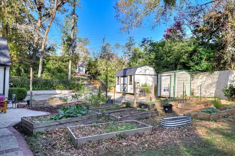 Exterior - 802 Camellia Rd, Augusta, GA 30909 photo 10 of 11