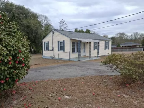 102 Iroquois St, Aiken, SC 29801