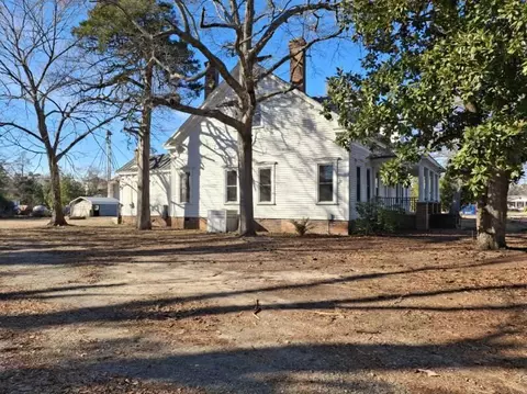 Exterior - 200 Dubose St, Ridge Spring, SC 29129 photo 4 of 10