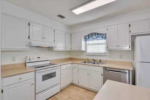 Kitchen - 2006 Bromley Ct, Augusta, GA 30909 photo 2 of 4