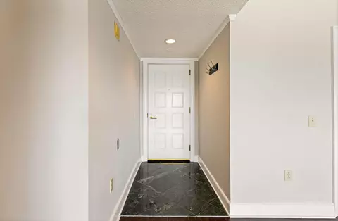 Entry Way - 1 7th St #805, Augusta, GA 30901 photo 4 of 8