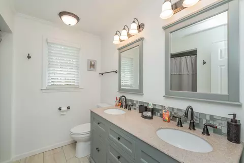 Bath - 621 Tom Drafts Cir, Gilbert, SC 29054 photo 3 of 6