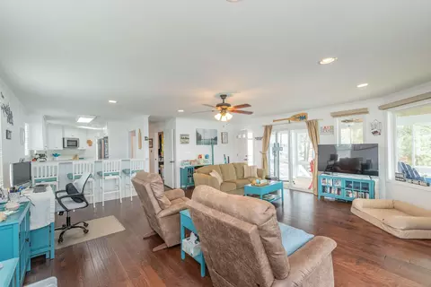 Living - 621 Tom Drafts Cir, Gilbert, SC 29054 photo 3 of 4