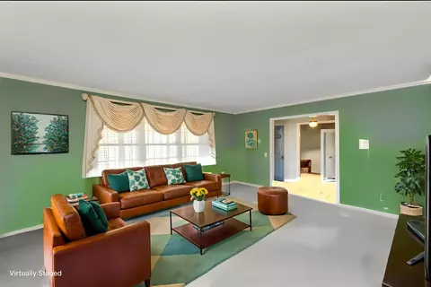 Living - 120 Converse St, Williston, SC 29853 photo 2 of 6
