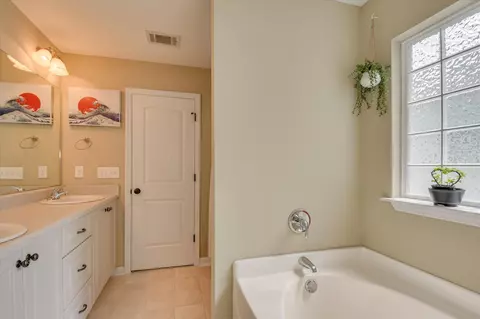 Bath - 3130 Bilston Dr, Augusta, GA 30909 photo 4 of 6