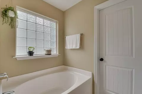 Bath - 3130 Bilston Dr, Augusta, GA 30909 photo 3 of 6