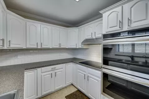 Kitchen - 724 Riverfront Dr, Augusta, GA 30901 photo 3 of 5