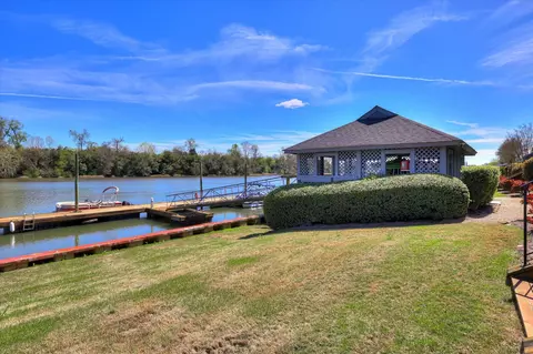 Exterior - 724 Riverfront Dr, Augusta, GA 30901 photo 4 of 5
