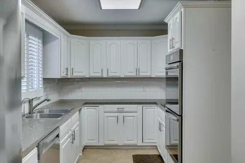 Kitchen - 724 Riverfront Dr, Augusta, GA 30901 photo 2 of 5