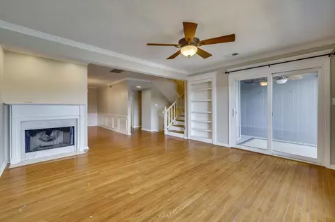 Living - 724 Riverfront Dr, Augusta, GA 30901 photo 3 of 5