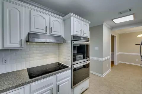 Kitchen - 724 Riverfront Dr, Augusta, GA 30901 photo 4 of 5