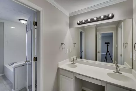 Bath - 724 Riverfront Dr, Augusta, GA 30901 photo 4 of 5