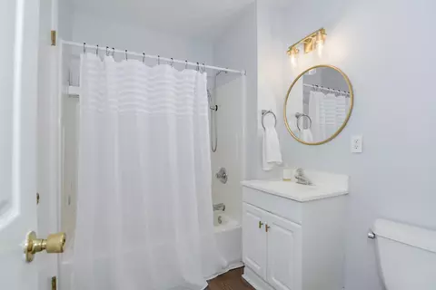 Bath - 3987 Braddock St, Martinez, GA 30907 photo 2 of 2