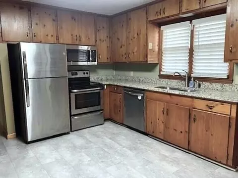 Kitchen - 41 Robin Rd, Barnwell, SC 29812 photo 1 of 2