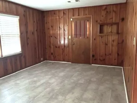 Living - 41 Robin Rd, Barnwell, SC 29812 photo 1 of 2
