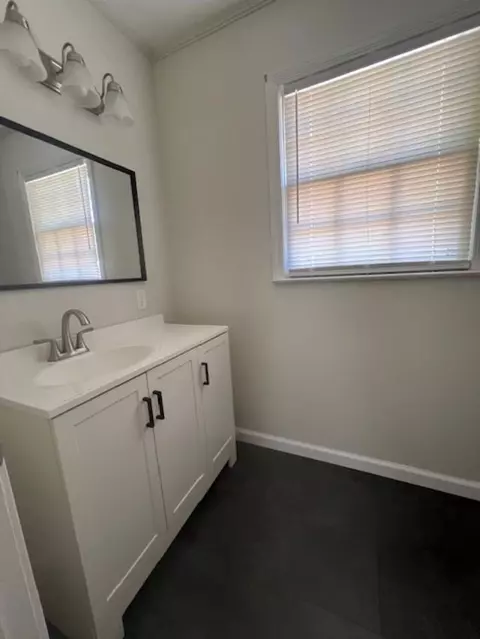 Bath - 41 Robin Rd, Barnwell, SC 29812 photo 2 of 3