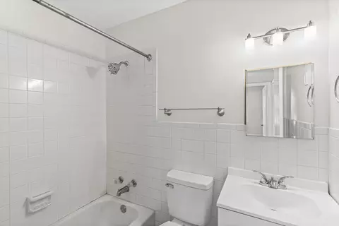Bath - 3317 Forest Estates Dr, Augusta, GA 30909 photo 2 of 3