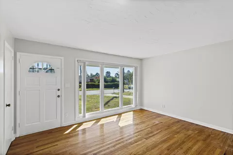 Living - 3317 Forest Estates Dr, Augusta, GA 30909 photo 2 of 7