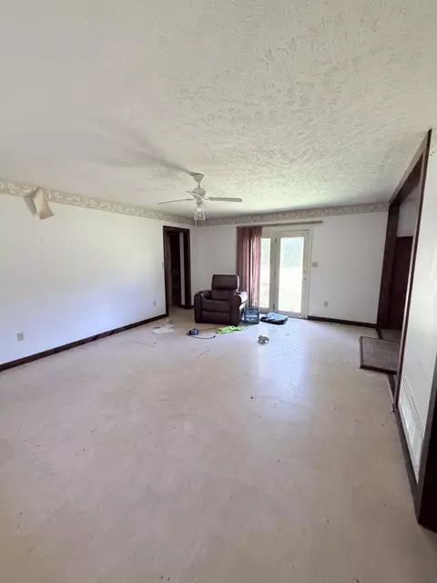 Living - 311 2nd St, Jackson, SC 29831 photo 3 of 5