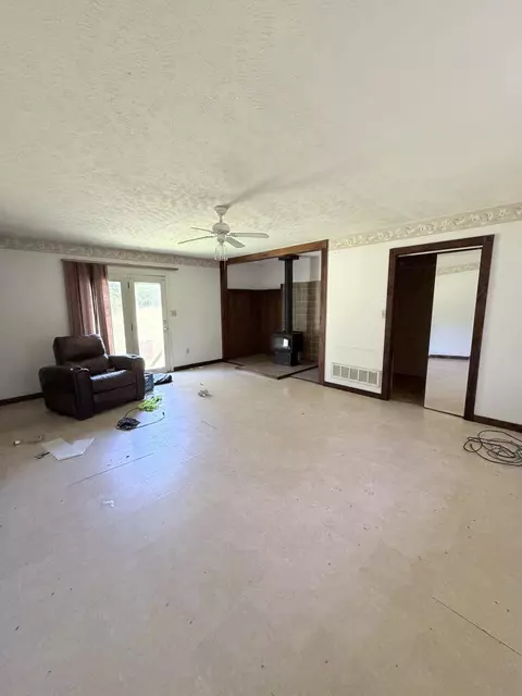 Living - 311 2nd St, Jackson, SC 29831 photo 4 of 5