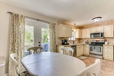 Dining - 3317 Quaker Springs Rd, Augusta, GA 30907 photo 3 of 4